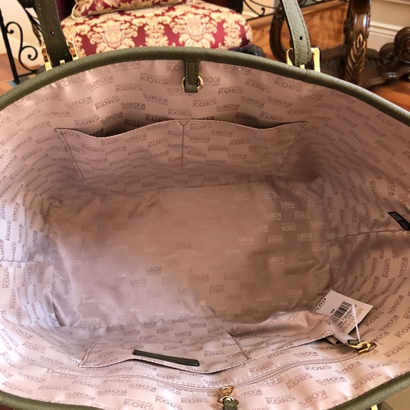 Authentic Michael Kors large tote&wallet&pouch - Picture 4 of 8